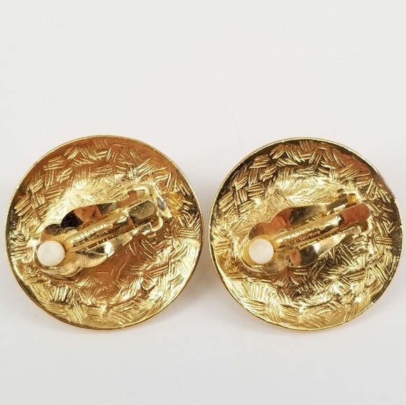 GIVENCHY vintage Greek Key Logo Gold & Pearl Earrings - Picture 4 of 6